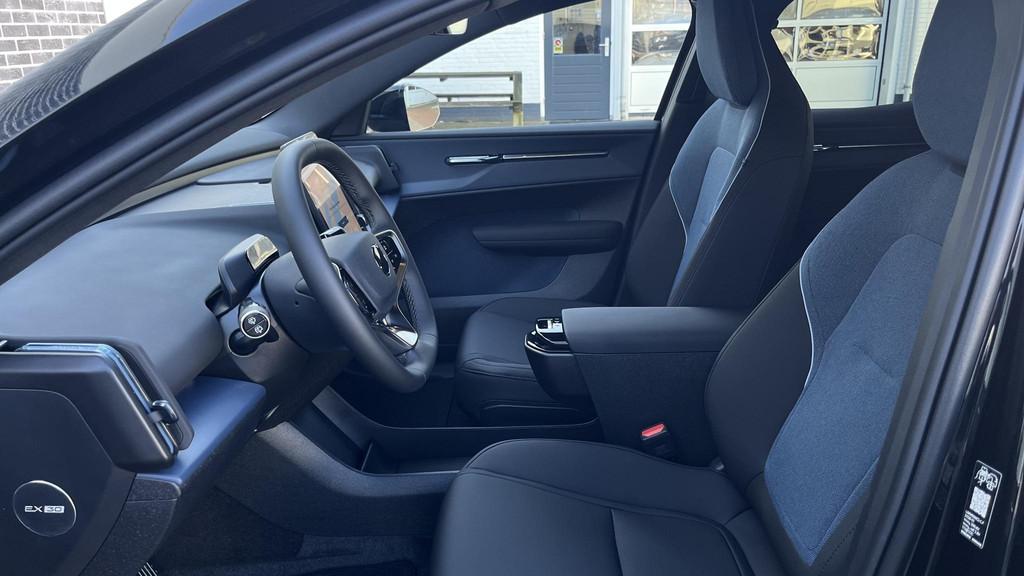 Volvo EX30 Single Motor Extended Range Black Edition | Plus, Automaat, Achterwielaandrijving, Leder en Stof, Zwart