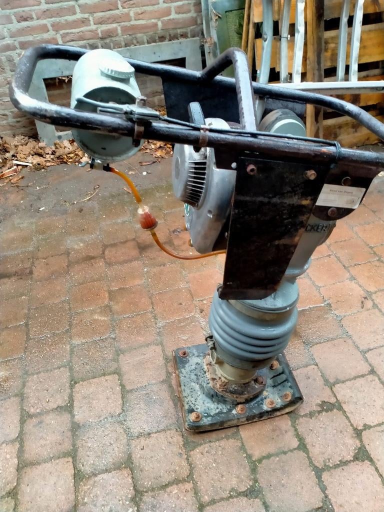 Wacker sleuvenstamper BS 60y, Ophalen