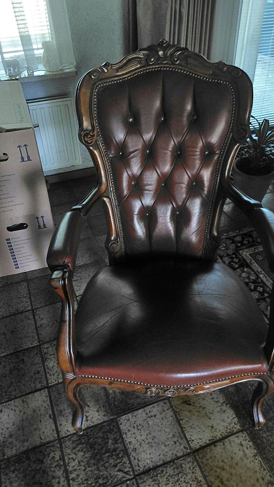Klassieke leren fauteuil, Ophalen