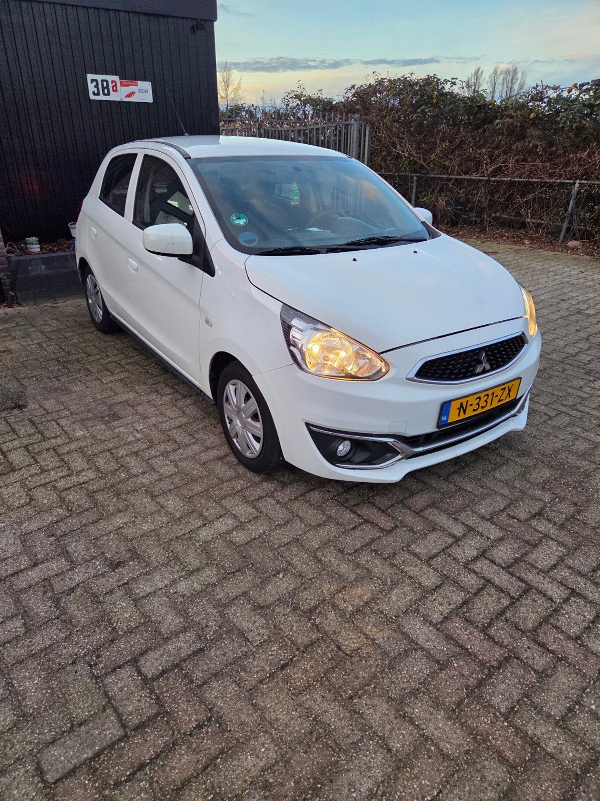 Mitsubishi Space Star 1.0 Mivec 71PK 2017 Wit, Voorwielaandrijving, Stof, Zwart, Handgeschakeld