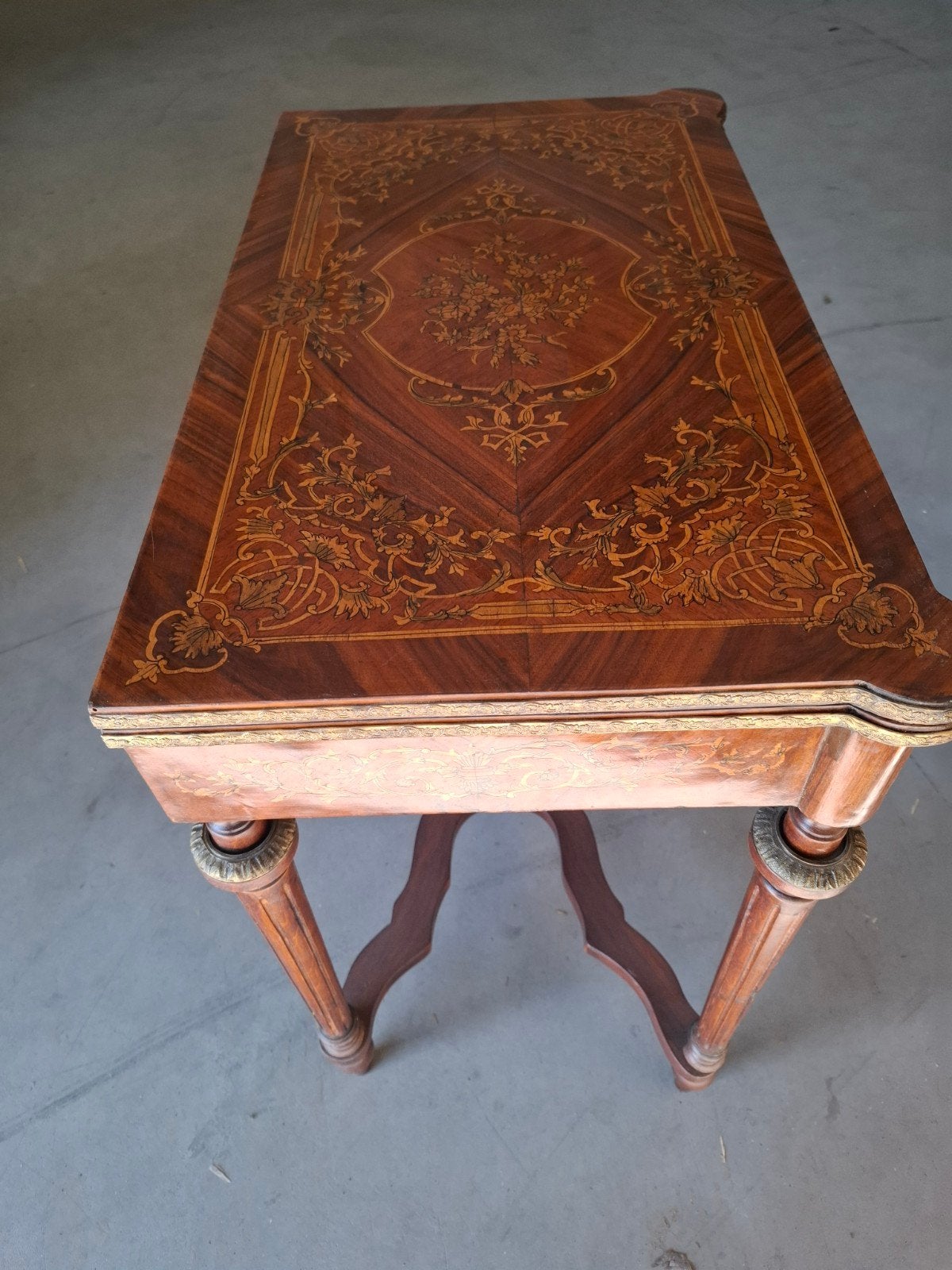 antieke draaibaar (gaming) pokertafel, Ophalen
