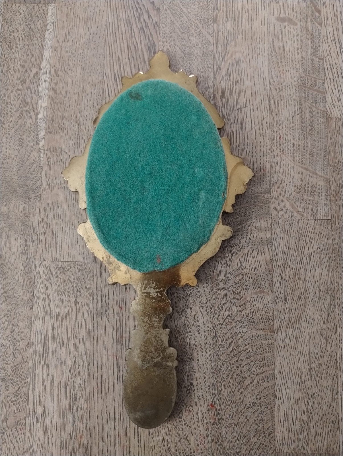 Antieke handspiegel met sierlijk messing frame, Ophalen