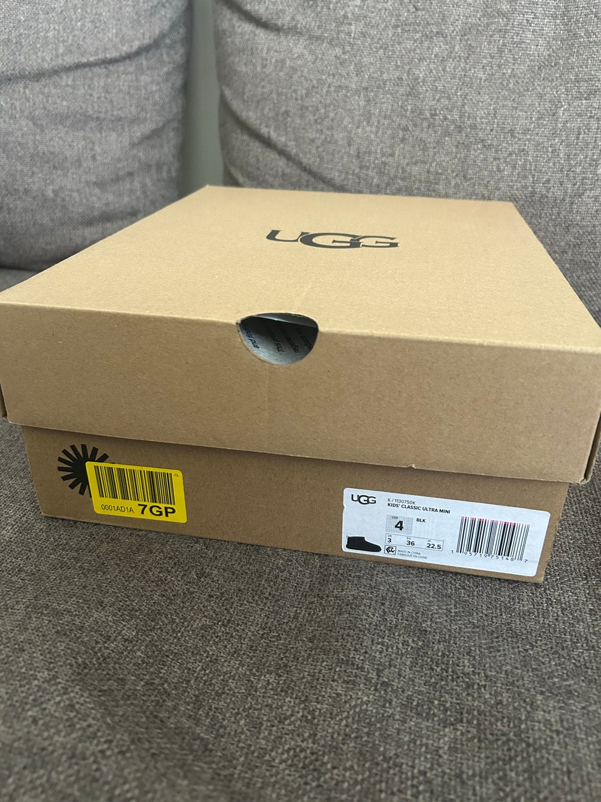 Nieuwe UGG Kids Classic Ultra Mini Laarzen Maat 36 Zwart, Verzenden, Nieuw, Jongen of Meisje, Laarzen