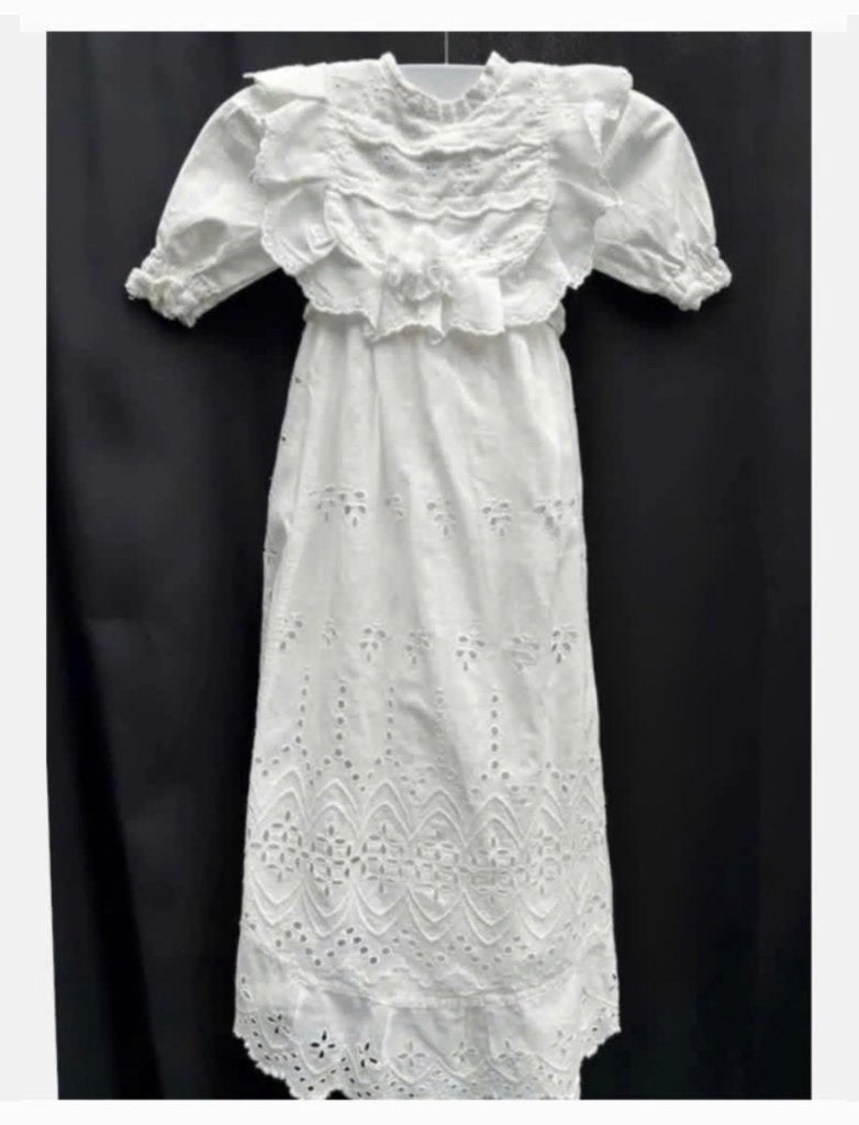 Doopjurk, wit, Broderie, 3-laags rok is gevoerd, mooie kraag, Ophalen of Verzenden, Zo goed als nieuw, X, Kleertjes