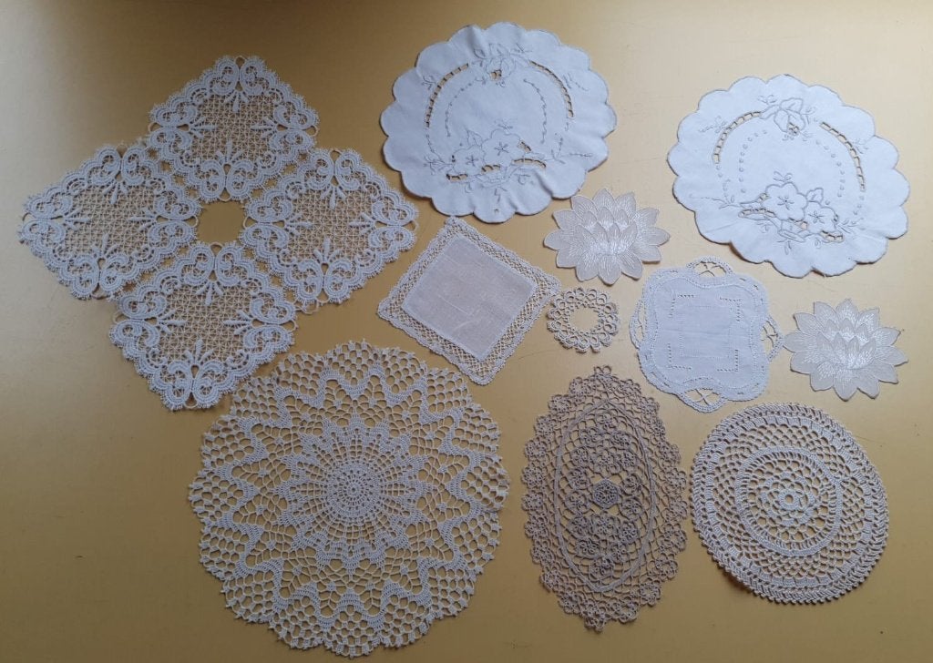Diverse dressoir kleedjes beige uit Zwitserland, Ophalen of Verzenden