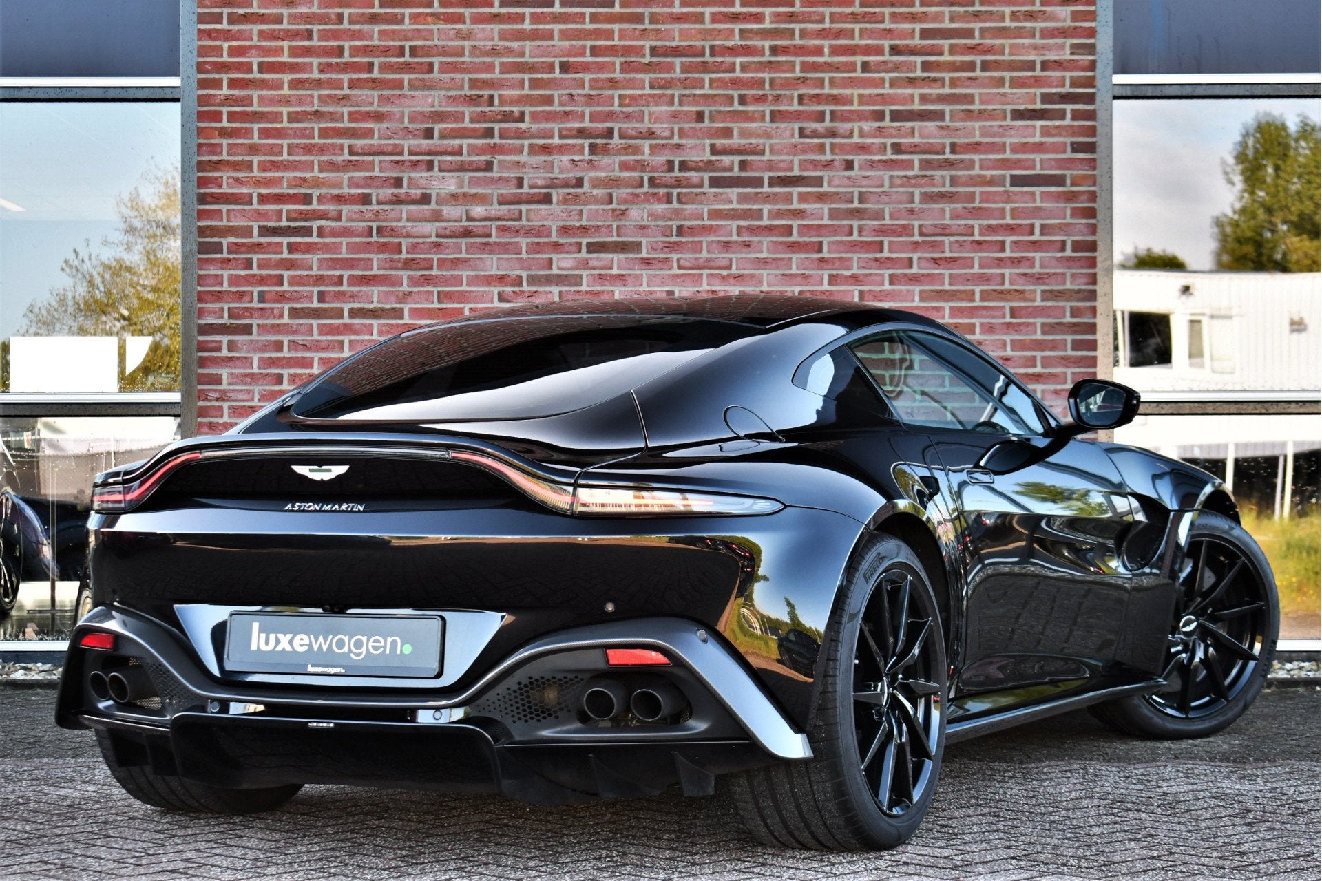 Aston Martin Vantage 4.0 V8 Carbon-ext | Ceramic-brakes | 26, Auto's, Automaat, 12 maanden, Achterwielaandrijving, Gebruikt