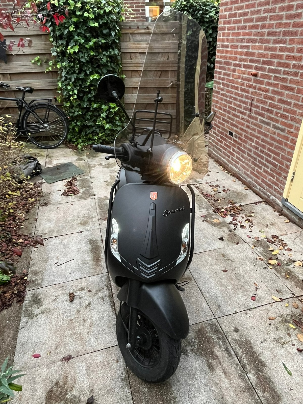 La souris sourini, Fietsen en Brommers, Scooters | Overige merken, Ophalen, Gebruikt, Maximaal 45 km/u, Benzine