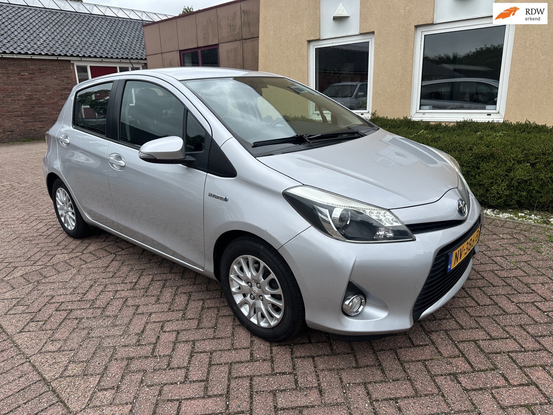 Toyota Yaris 1.5 Full Hybrid Aspiration CARPLY/CAMERA/NAP/DE, Euro 5, 1497 cc, Gebruikt, 4 cilinders