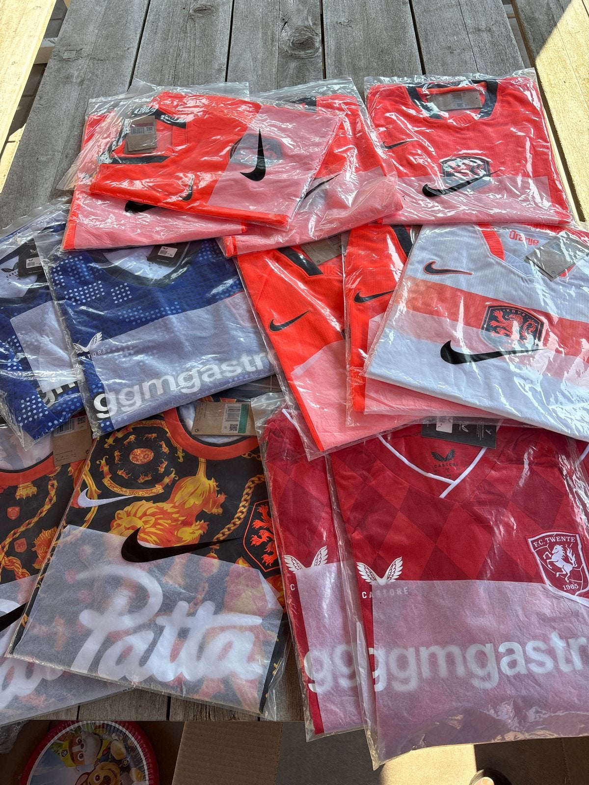 Voetbalshirts: Nederland (uit/thuis), Twente (uit/thuis), wa, Sport en Fitness, Voetbal, Maat M, Ophalen of Verzenden, Nieuw, Shirt