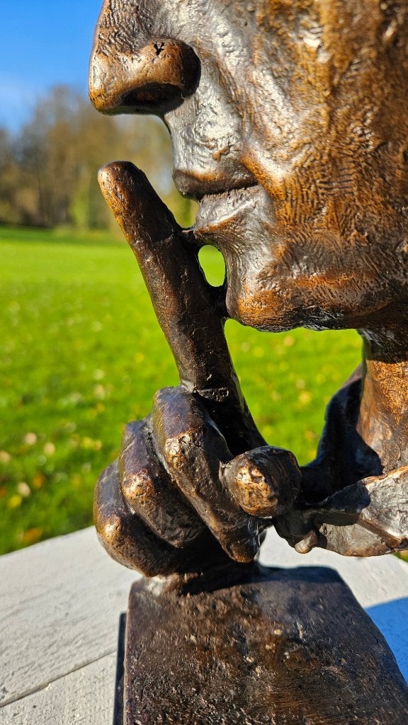 BRONZEN BEELD / DE ZWIJGER / ZWIJGEN / TUINBEELD, Overige materialen, Nieuw, Info@huisentuindecoratiemarie.nl, Mensenbeeld