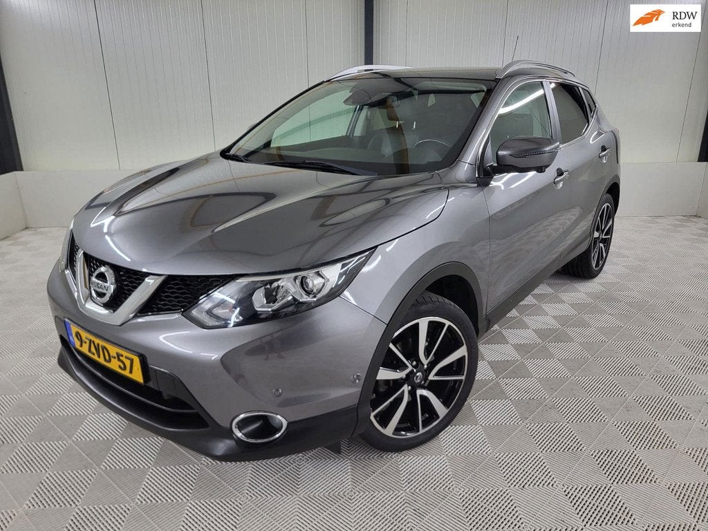Nissan Qashqai 1.2 Tekna, Trekhaak, Leder, Camera, Panodak,, Auto's, Nissan, Voorwielaandrijving, Euro 5, Gebruikt, Zwart