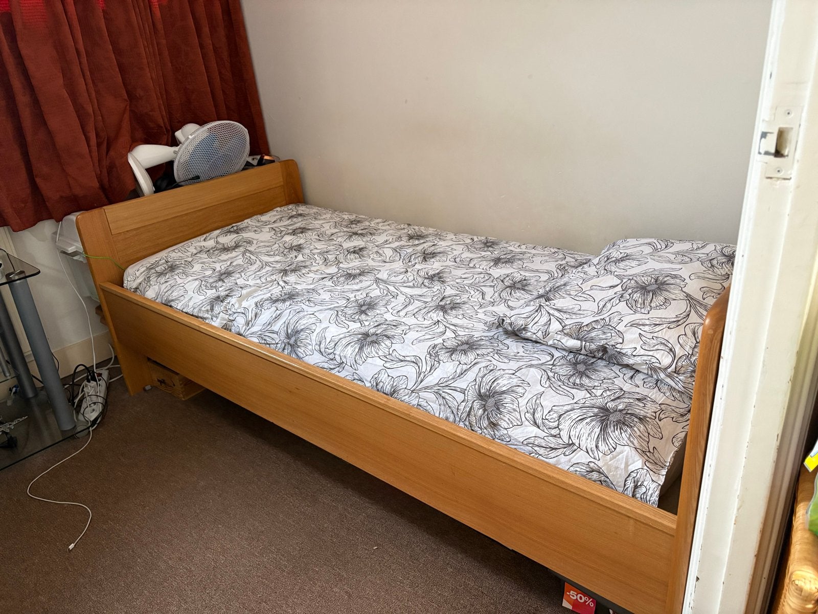 Houten eenpersoonsbed met lattenbodem, Huis en Inrichting, Slaapkamer | Bedden, Gebruikt, 90 cm, Eenpersoons, Bruin