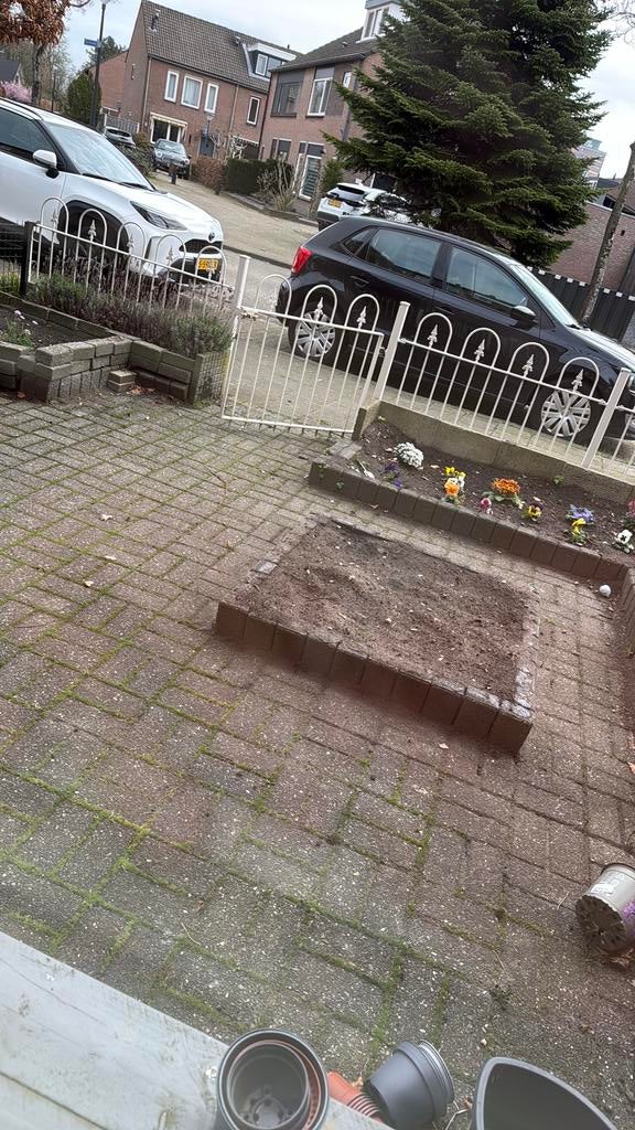 Stenen - gratis - wel zelf eruit halen 20m2, Tuin en Terras, Tegels en Klinkers, Ophalen, Zo goed als nieuw, Beton, Klinkers