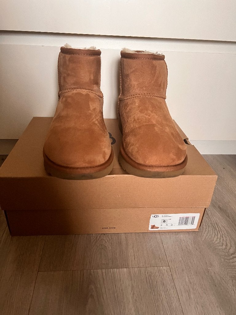 UGG Classic Mini Chestnut maat 37 – originele doos, UGG, Bruin, Snowboots, Ophalen of Verzenden