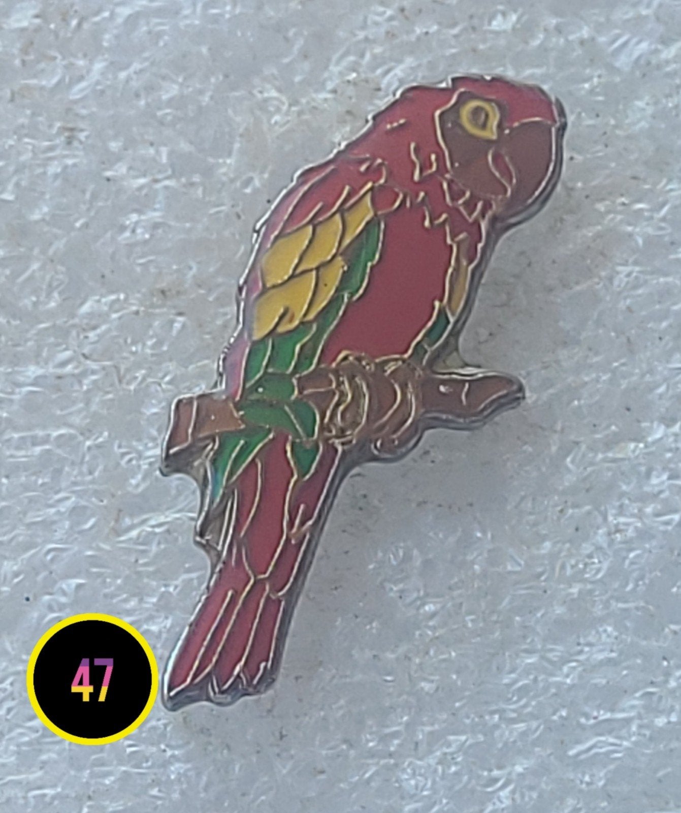 Kleurrijke Papegaai Pin, Ophalen of Verzenden, Zo goed als nieuw, Dier of Natuur, Speldje of Pin