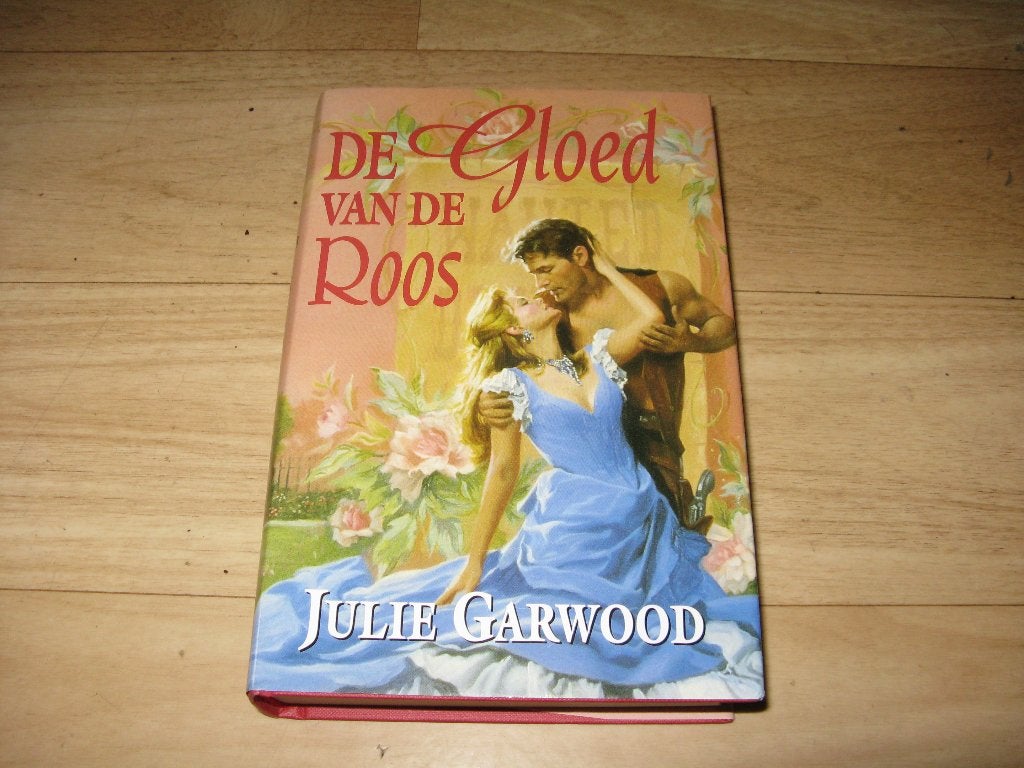 Julie Garwood - De gloed van de roos, Boeken, Ophalen of Verzenden, Gelezen