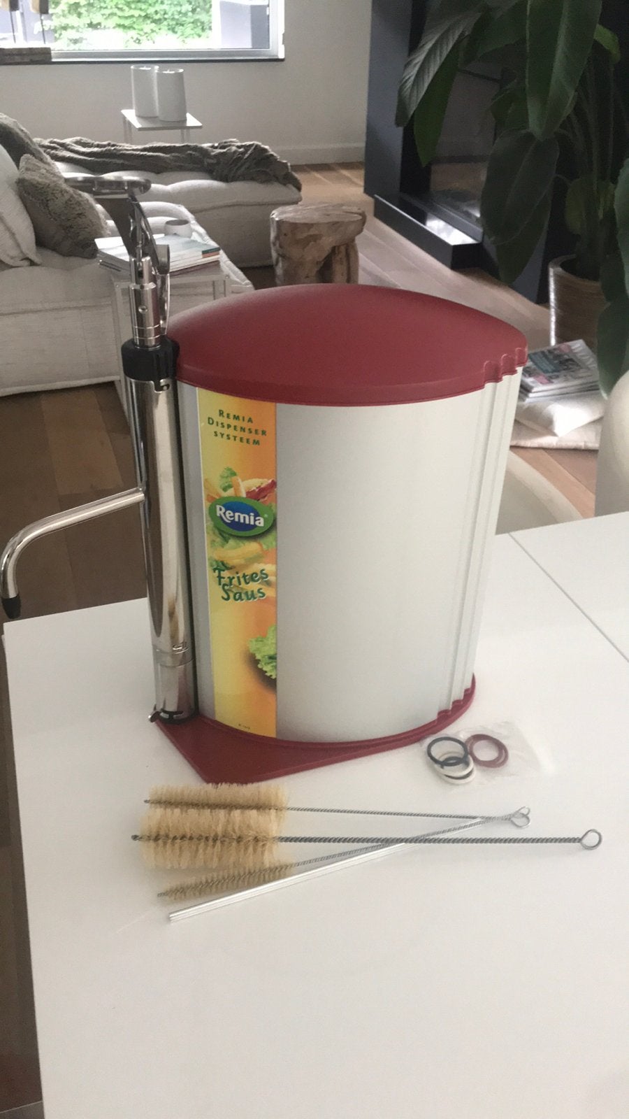 Saus dispenser Remia.nieuw in doos., Ophalen