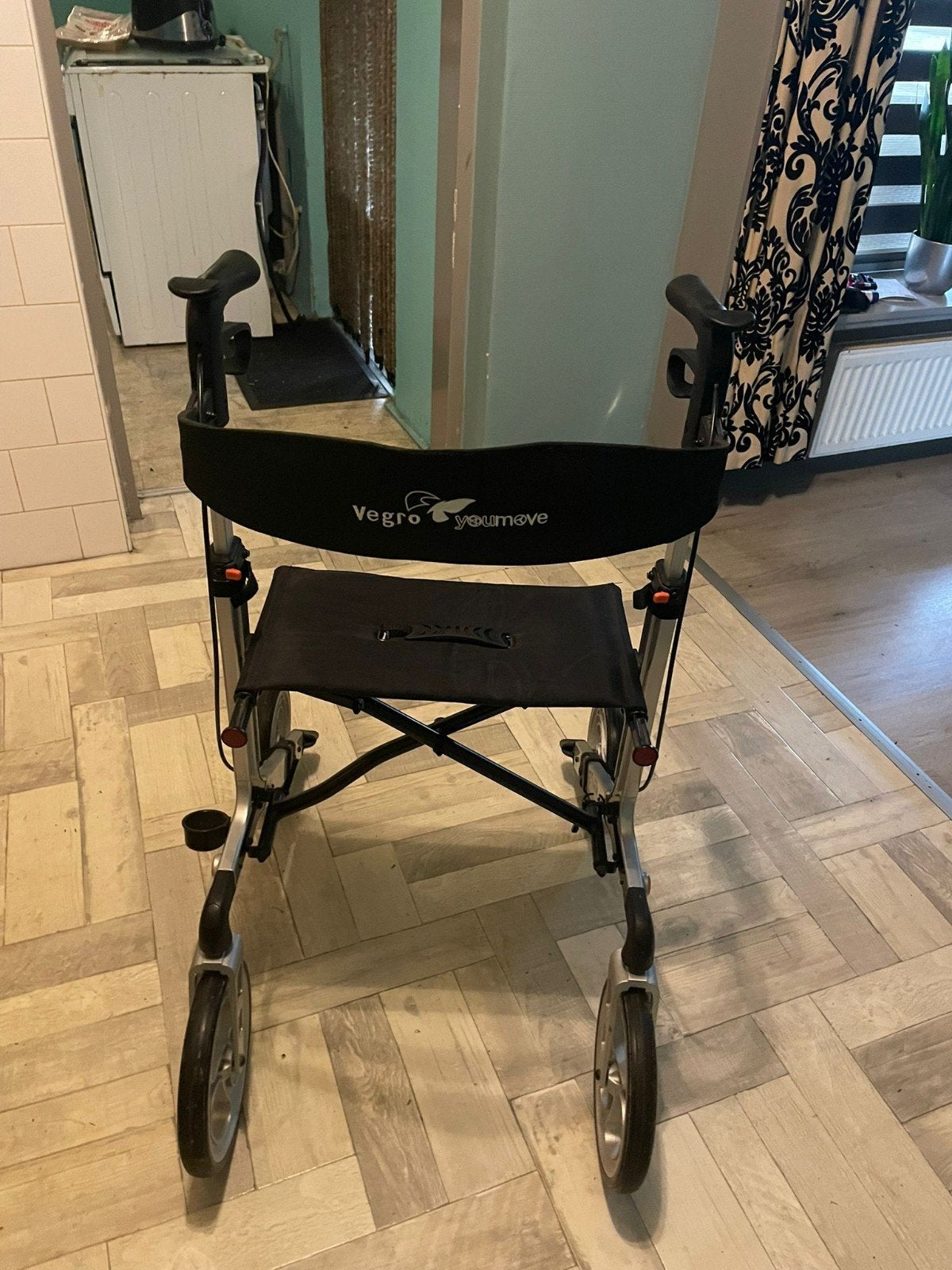 Te koop rollator vegro youmove, Ophalen, Zo goed als nieuw, Duwrolstoel