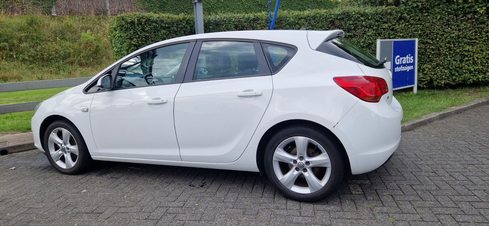 Opel Astra 1.4 Ecotec 74KW 5-D 2011 Wit, Auto's, Voorwielaandrijving, Stof, 4 cilinders, 100 pk