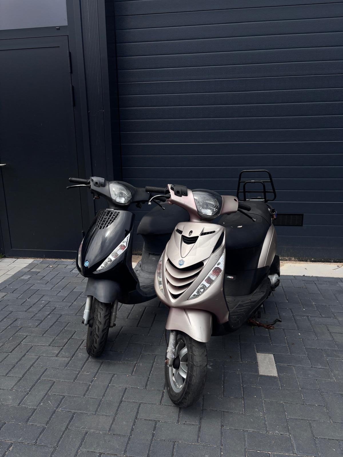 Piaggio Zip scooters - Zwart en Roségoud, Ophalen, Gebruikt, Maximaal 45 km/u, Zip