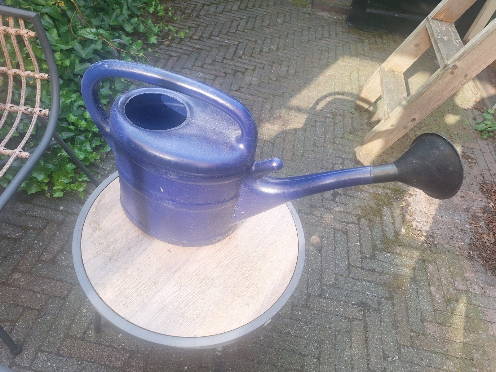 Blauwe gieter voor tuin en planten, Ophalen, Gebruikt, Kunststof