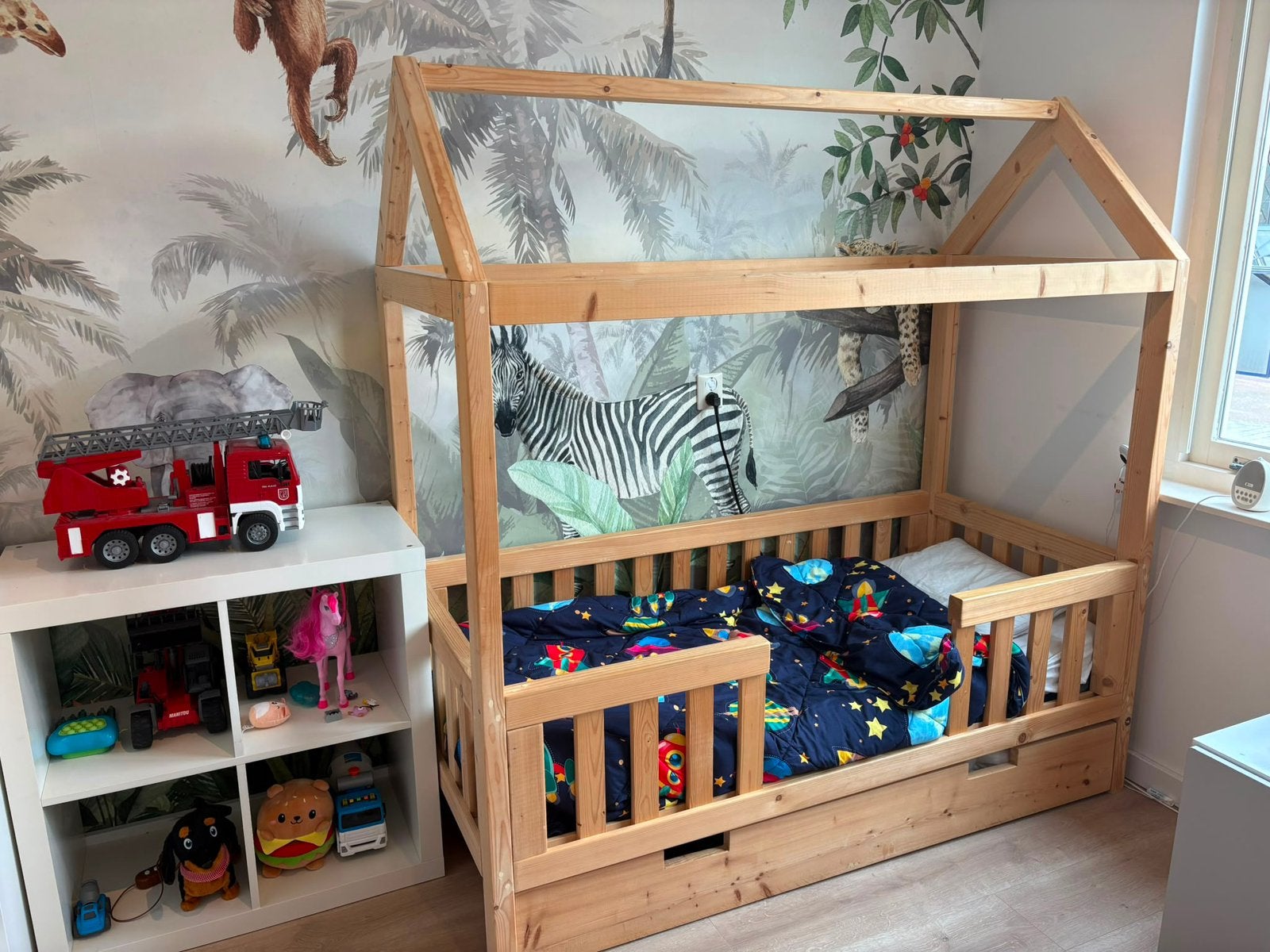 Peuter huisjes bed, Ophalen, Zo goed als nieuw