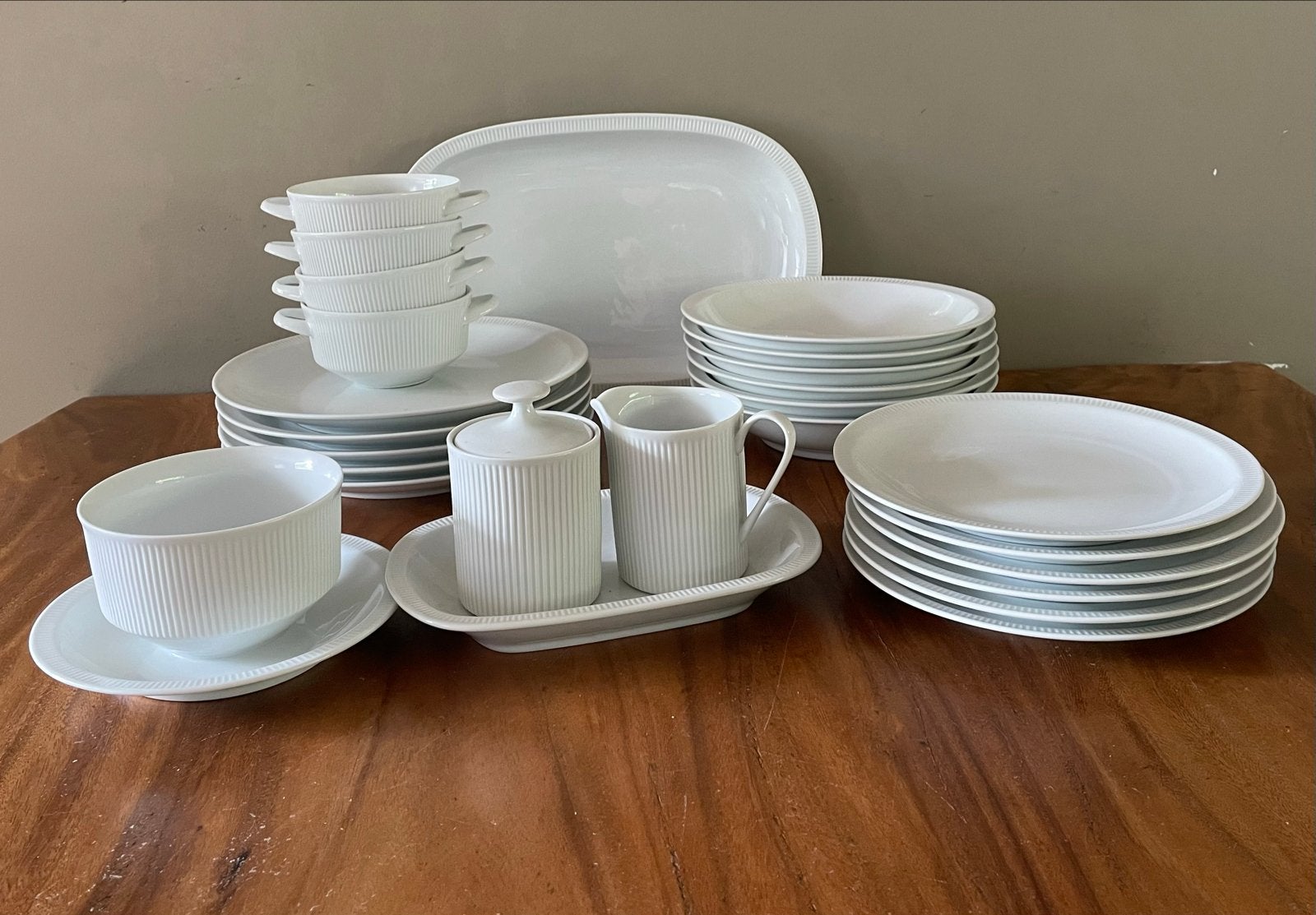 Royal Porcelaine Servies - Wit met ribbels, Ophalen, Nieuw, Porselein, Compleet servies