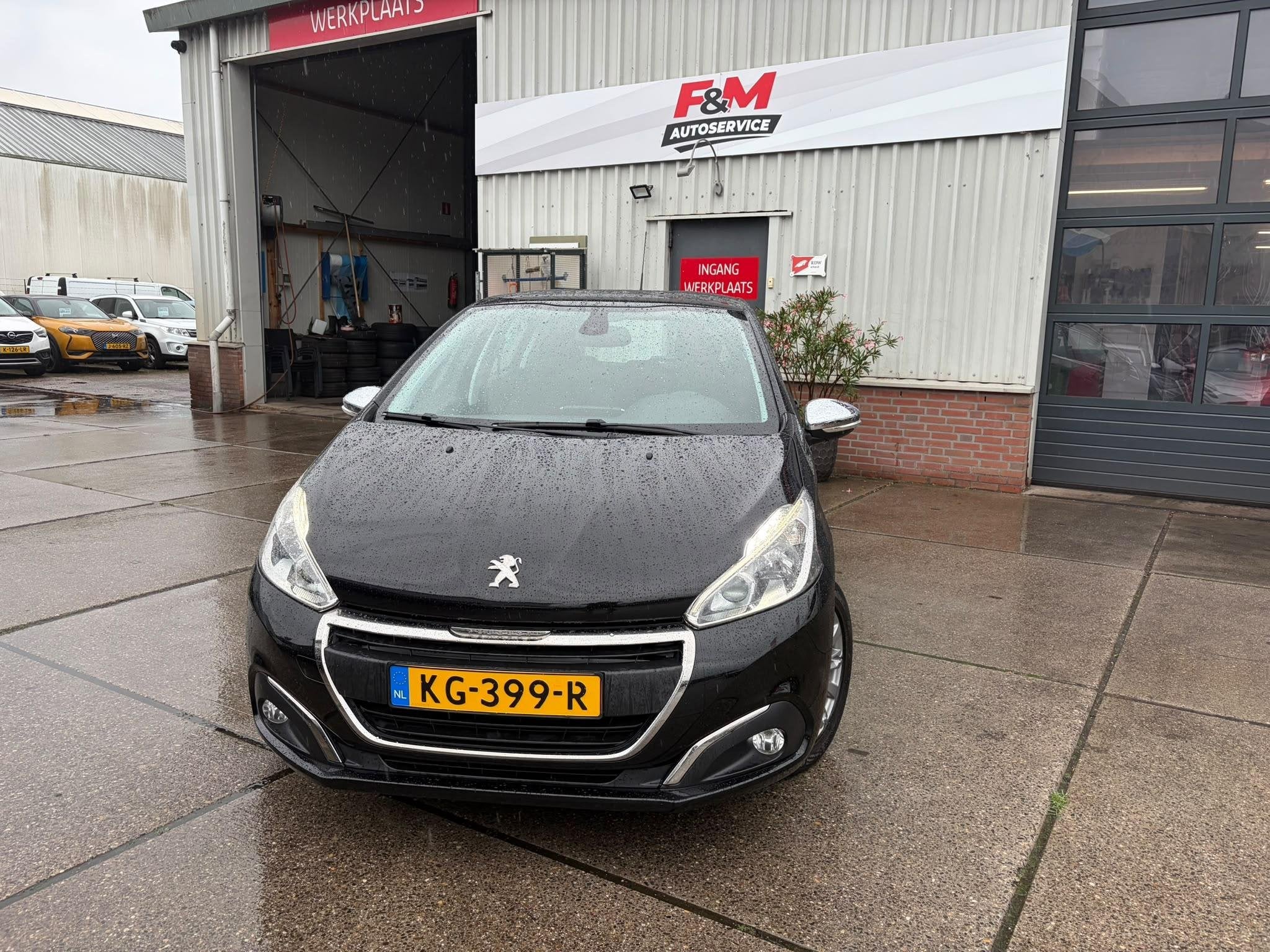 Peugeot 208 1.2 PureTech Allure Clima, cruise, navi, pdc ach, Auto's, Voorwielaandrijving, Stof, Gebruikt, 1199 cc