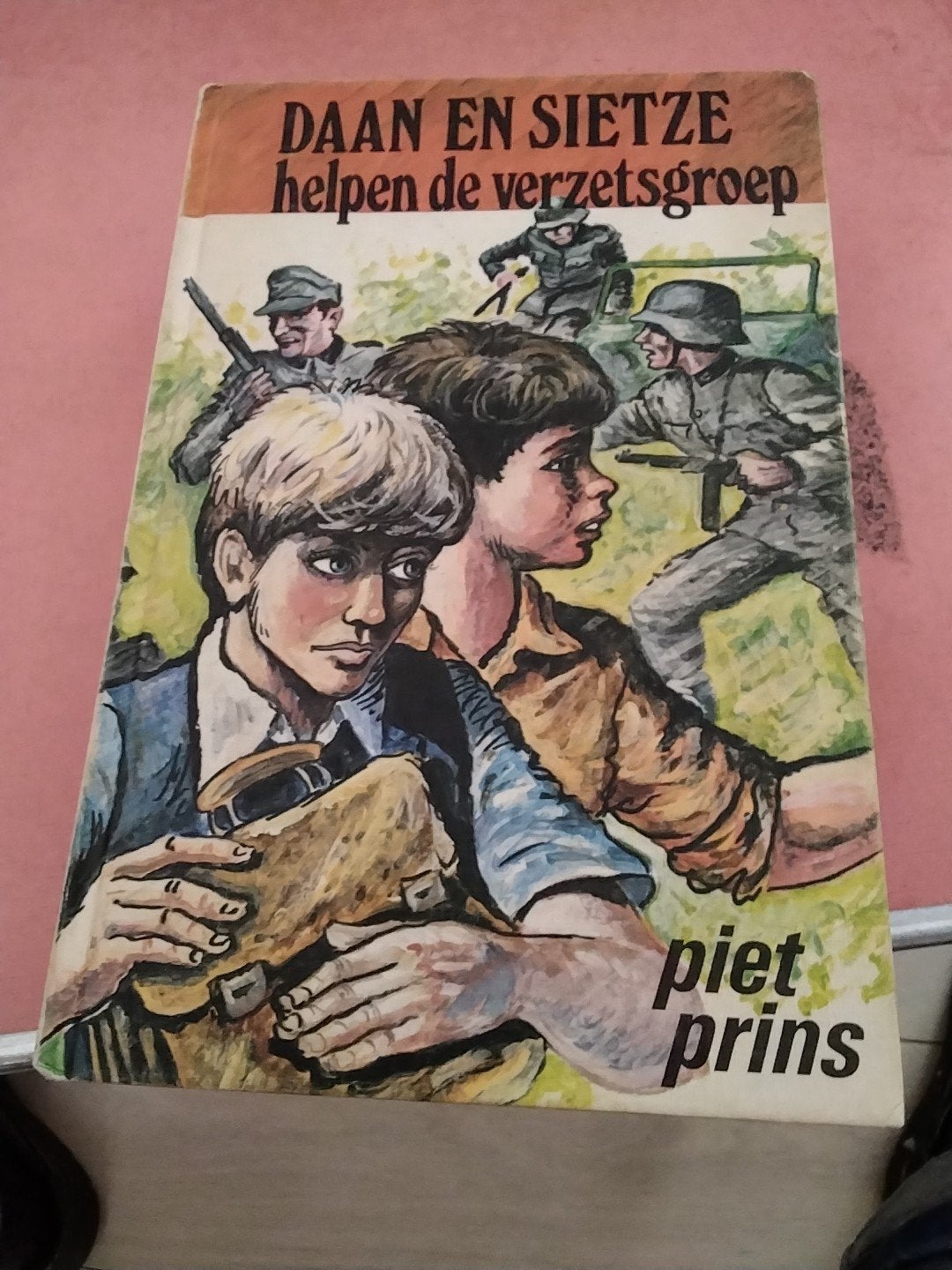 Piet prins helpen de verzetsgroep € 5, Boeken, Ophalen of Verzenden, Gelezen