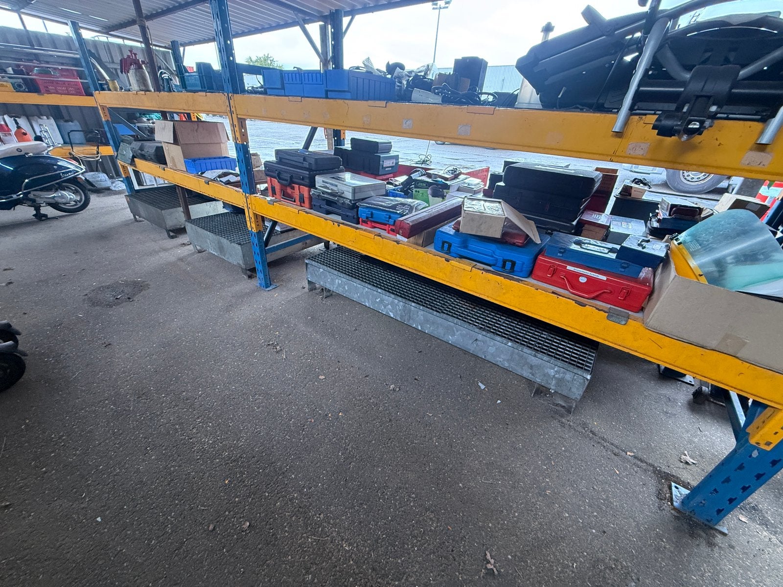 Olie opvangbakken en diverse speciaal gereedschap, Auto diversen, Ophalen, Zo goed als nieuw