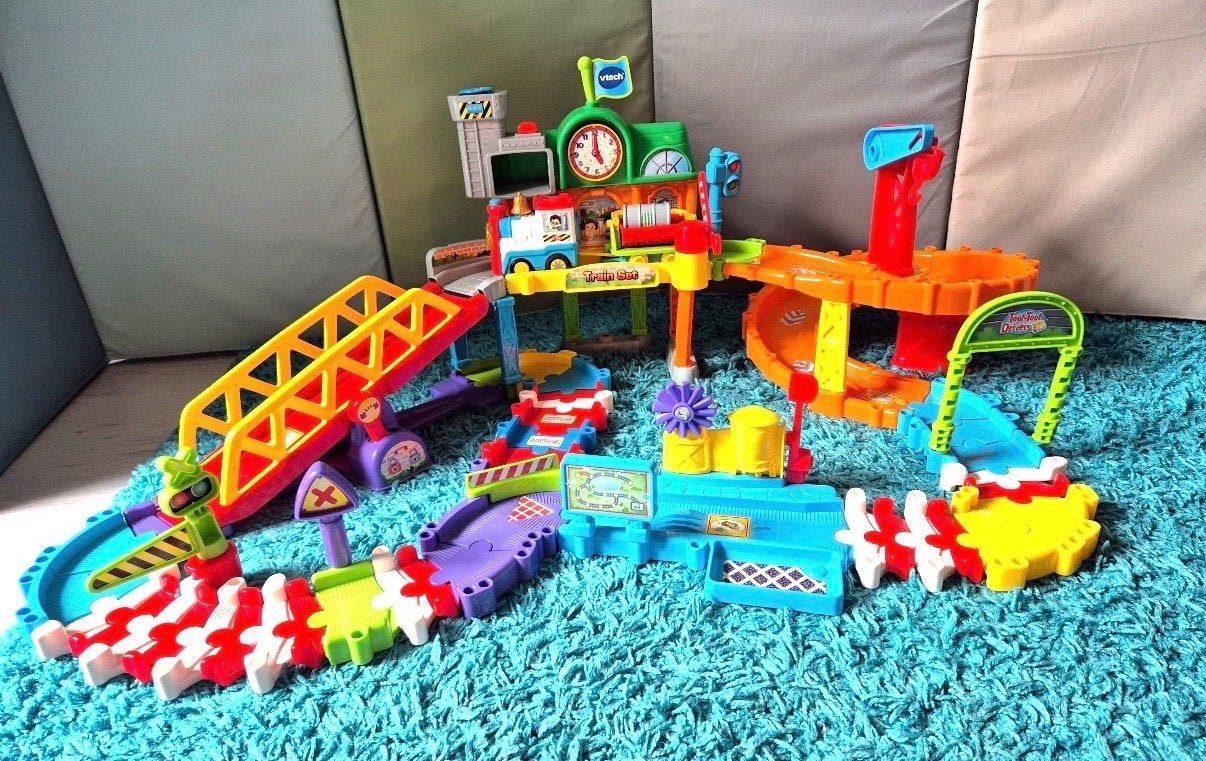 VTech Toet Toet Auto's Treinstation met trein en rails, Ophalen of Verzenden, Zo goed als nieuw