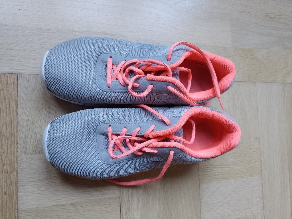 Sportschoenen maat 39 Osaga, Sportschoenen, Ophalen of Verzenden, Osaga, Grijs
