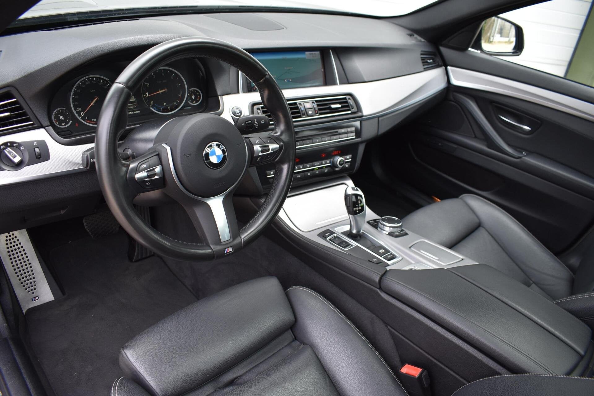 Foto 10 van BMW 5-serie Touring 520i High Executive | Pano | Trekhaak |