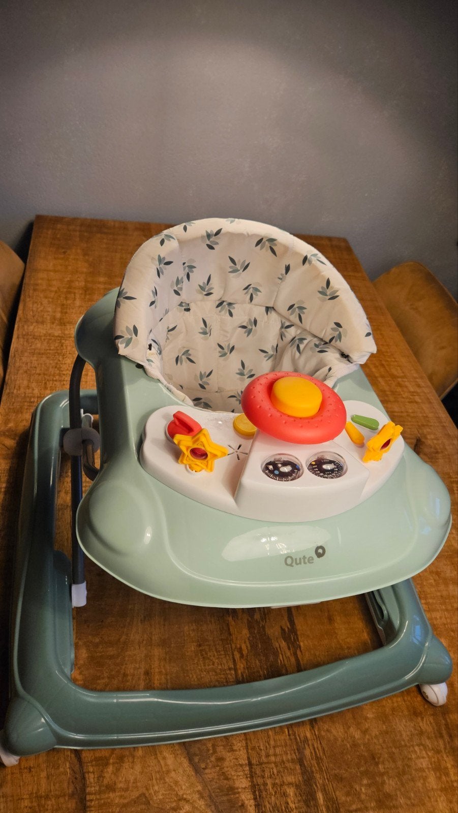 Qute Babywalker - Zo goed als nieuw, Kinderen en Baby's, Ophalen, Zo goed als nieuw