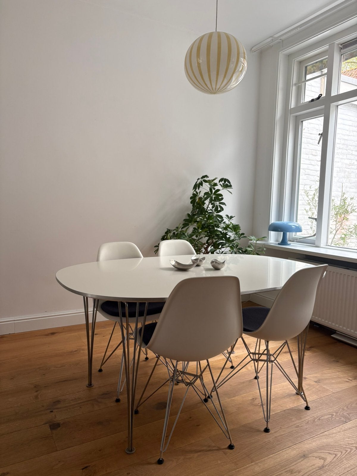 Vier Vitra Eemes DSR stoelen in uitstekende staat!, Ophalen, Zo goed als nieuw, Rechthoekig, 50 tot 100 cm