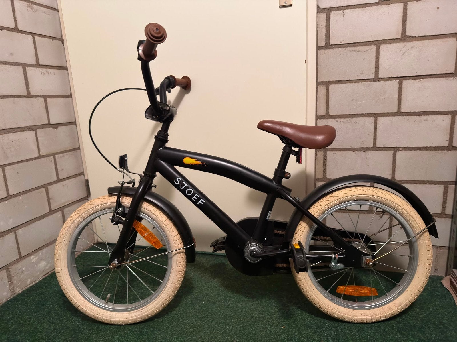 Sjoef kinderfiets zonder zijwieltjes - Zwart/Bruin, Fietsen en Brommers, Fietsen | Kinderfietsjes, Ophalen, Velgrem, Sjoef, 16 tot 20 inch