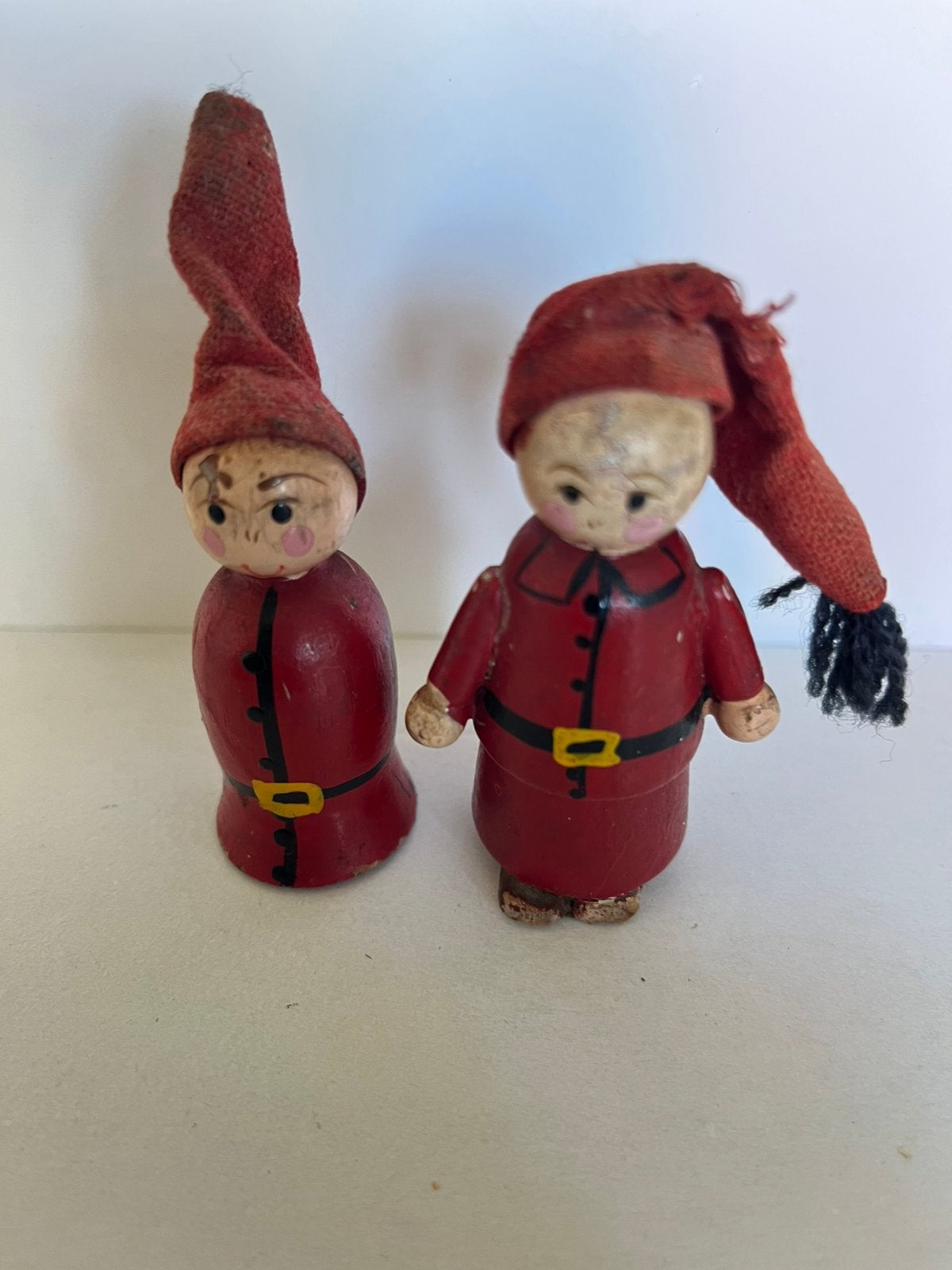 2 vintage houten kerstfiguren Tomte Nisse – handbeschilderd, Verzamelen, Ophalen of Verzenden, Gebruikt