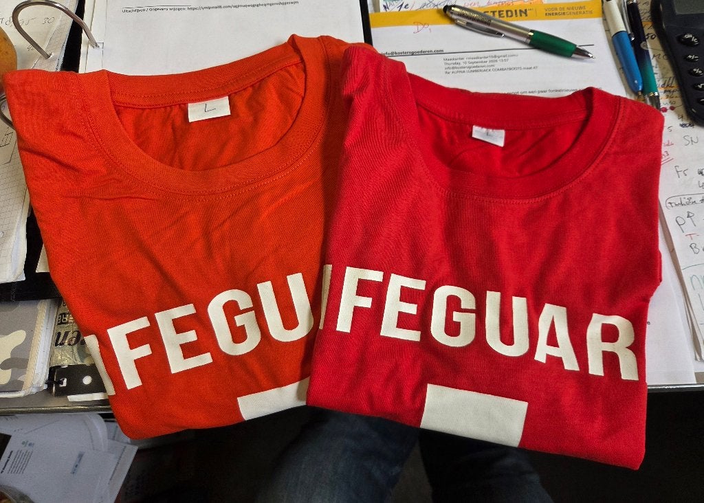 2 T-shirts LIFEGUARD, Oranje en Rood, Maat L, Sample Sales, Maat 52/54 (L), Nieuw, Oranje, Ophalen of Verzenden