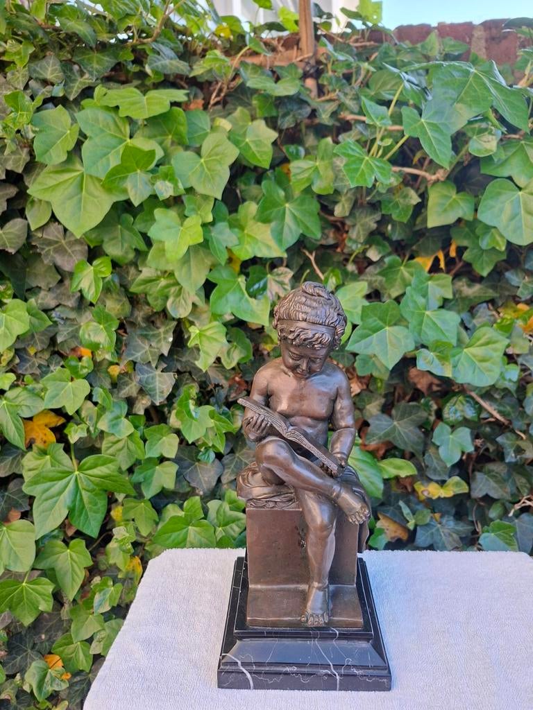 Oud Bronzen Beeldje Lezend meisje op Marmeren Voet., Ophalen of Verzenden