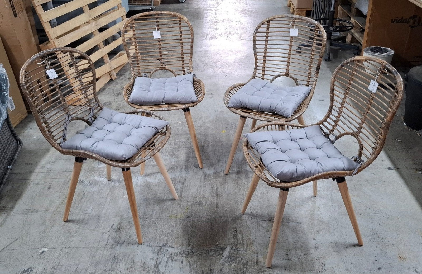 Set van 4 nieuwe rattan/houten stoelen, Ophalen, Allertijden, Bruin, Nieuw