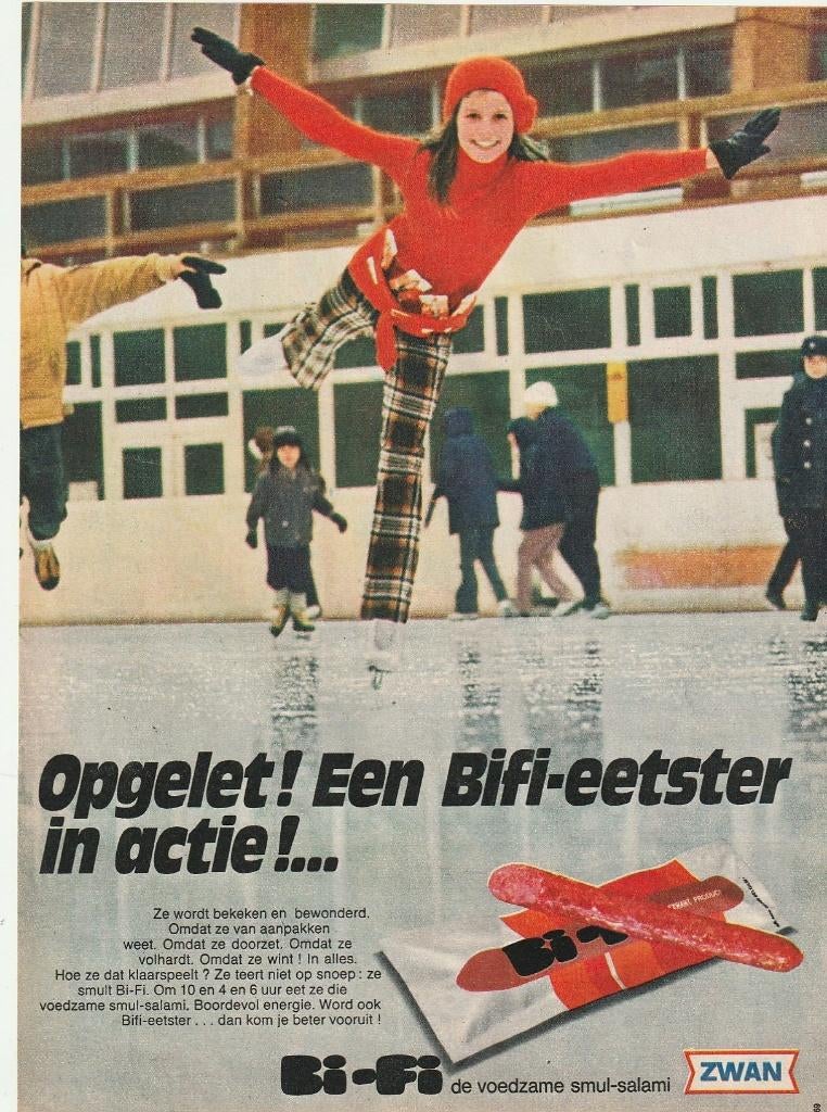 Retro reclame 1972 Bi-Fi worstjes meisje op schaatsen ijs, Verzenden, Overige typen