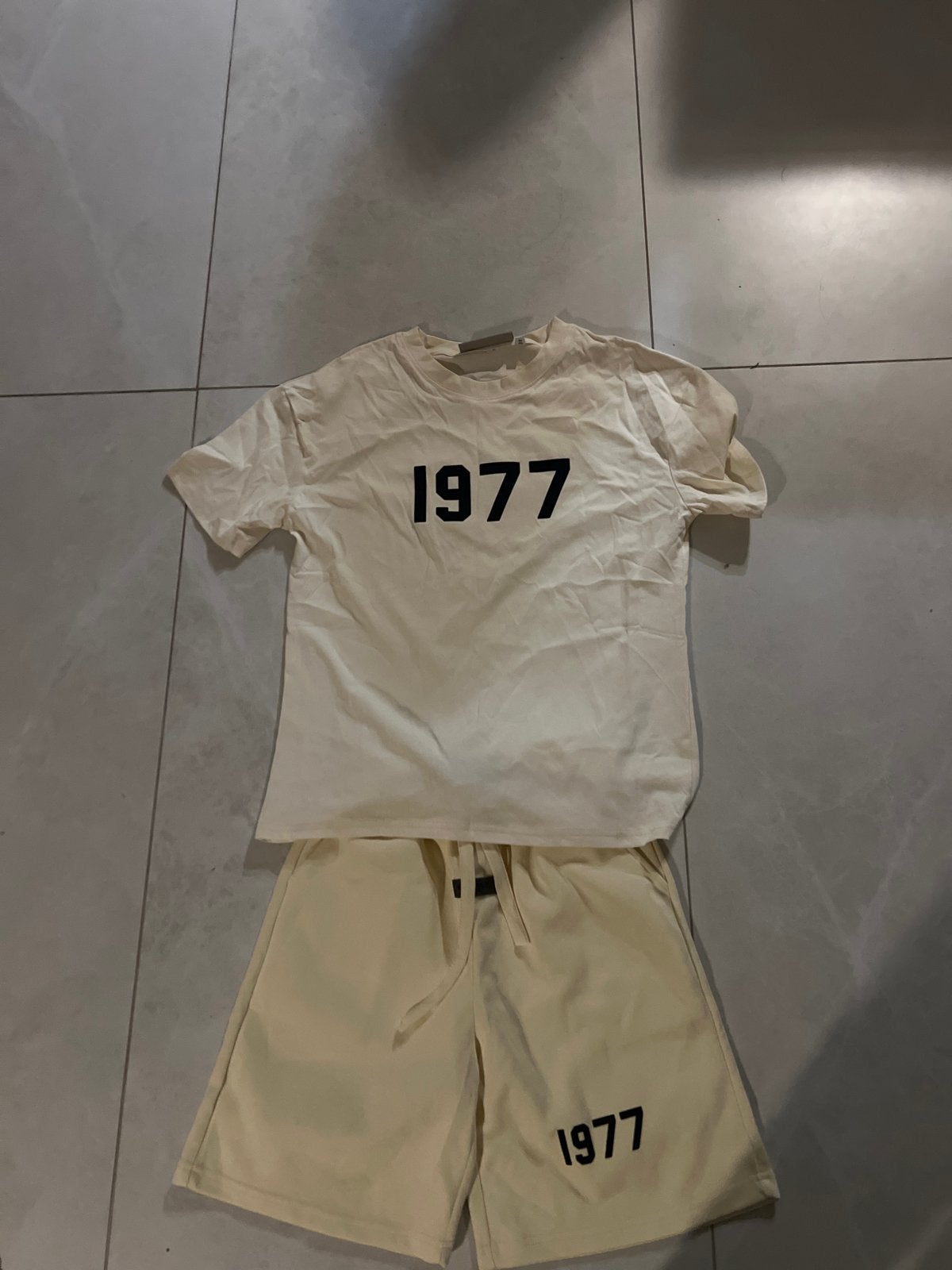 Nieuwe Essentials Fear of God 1977 M, Ophalen of Verzenden, Zo goed als nieuw, Overige maten, Beige