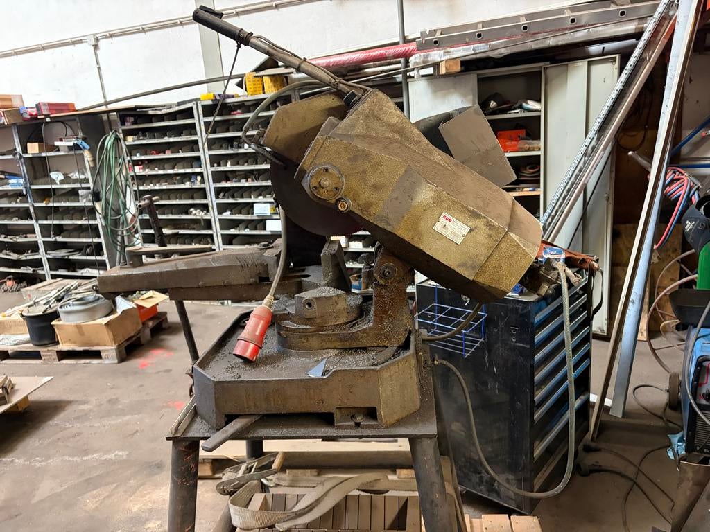 Robuuste afkortzaag met toebehoren, 380V, Doe-het-zelf en Verbouw, Gereedschap | Zaagmachines, Gebruikt, 70 mm of meer, Ophalen of Verzenden