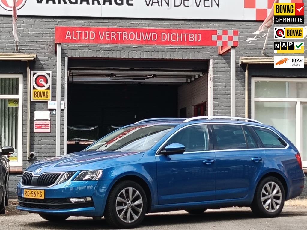 Skoda Octavia Combi 1.0 TSI Greentech Ambition Business Autm, Auto's, Euro 6, Blauw, Origineel Nederlands, 630 kg