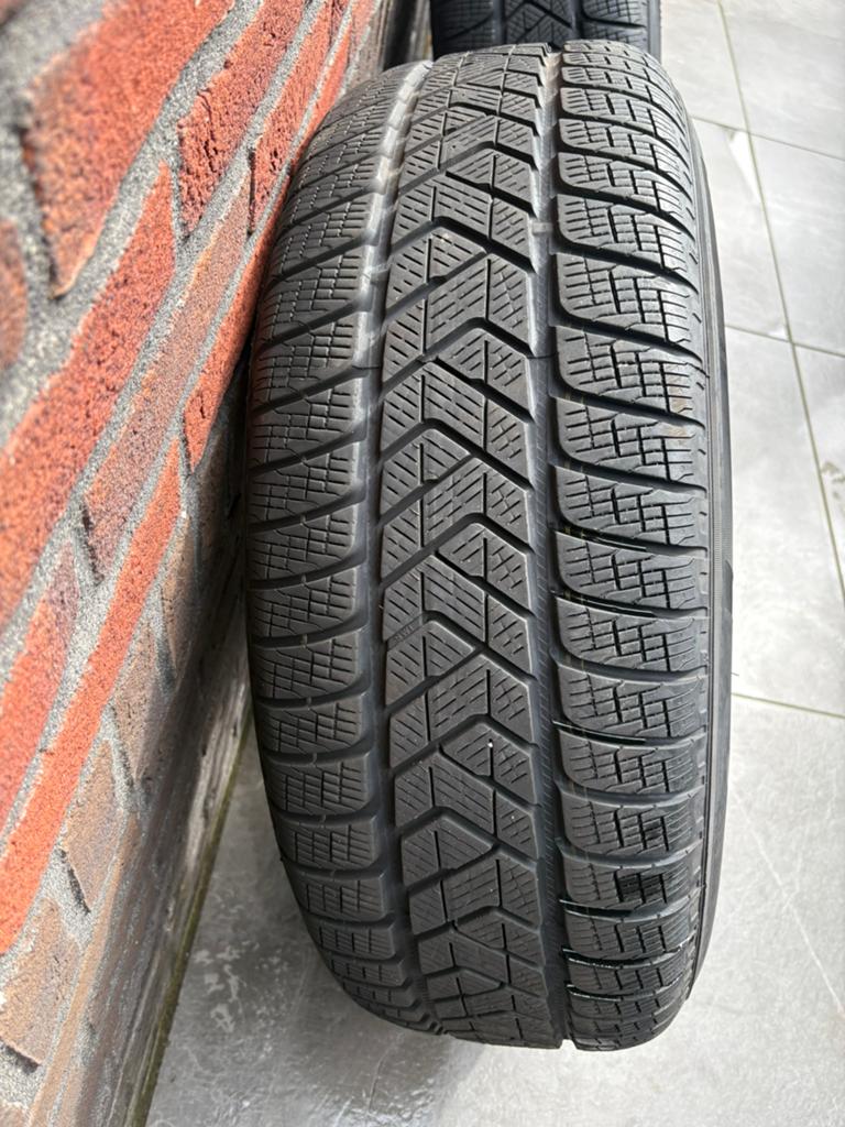 17 inch Volvo XC 60 winterbanden. Z.G.A.N., Ophalen, Zo goed als nieuw