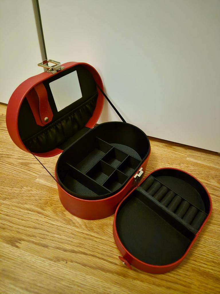 Ovale rode reissieradendoos/organizer met spiegeltje, Ophalen of Verzenden, Zo goed als nieuw, Rood