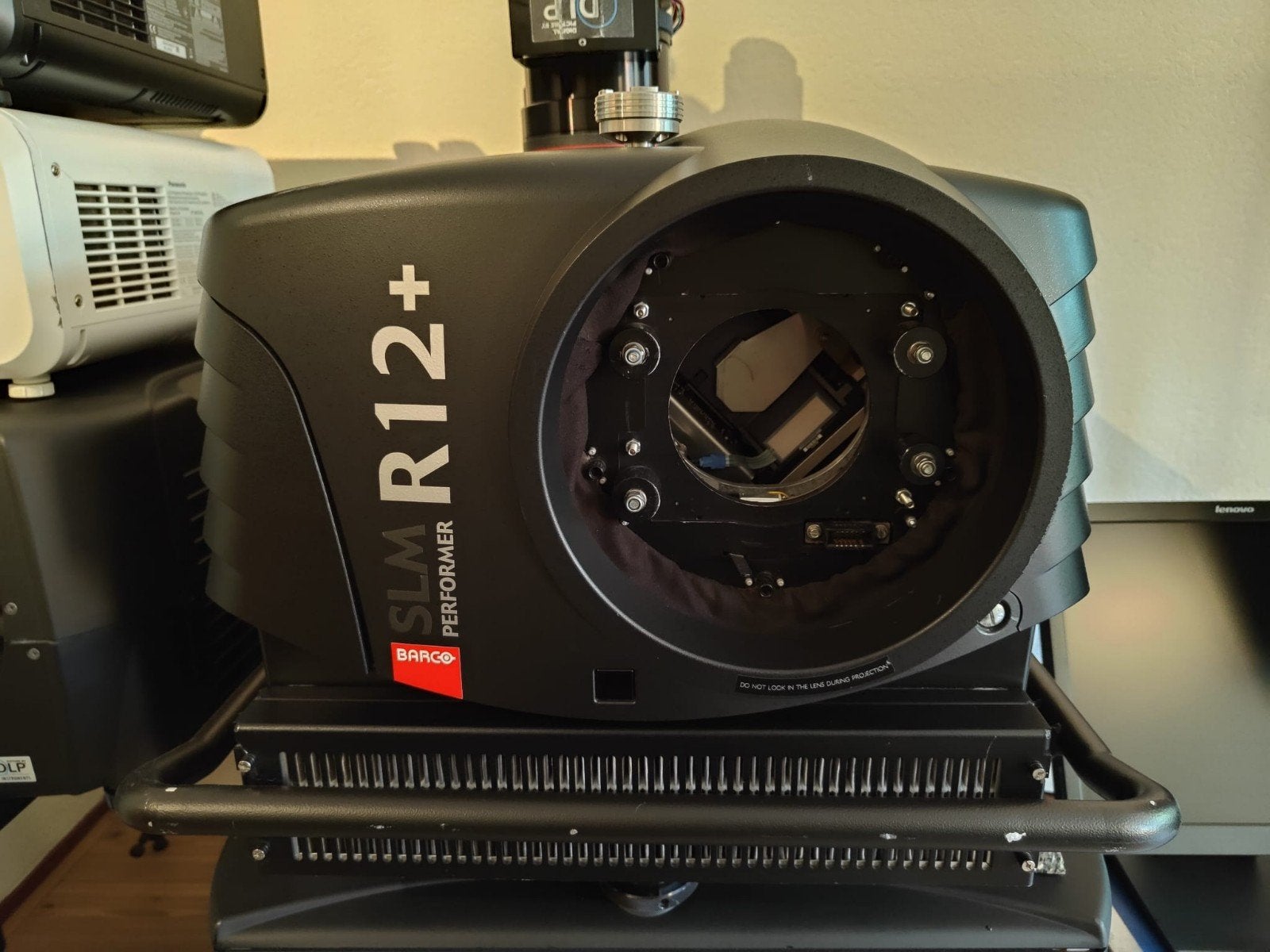 Barco SLM R12+ Performer Projector + Lens + Extra Lamp, Ophalen, Gebruikt, Barco, DLP