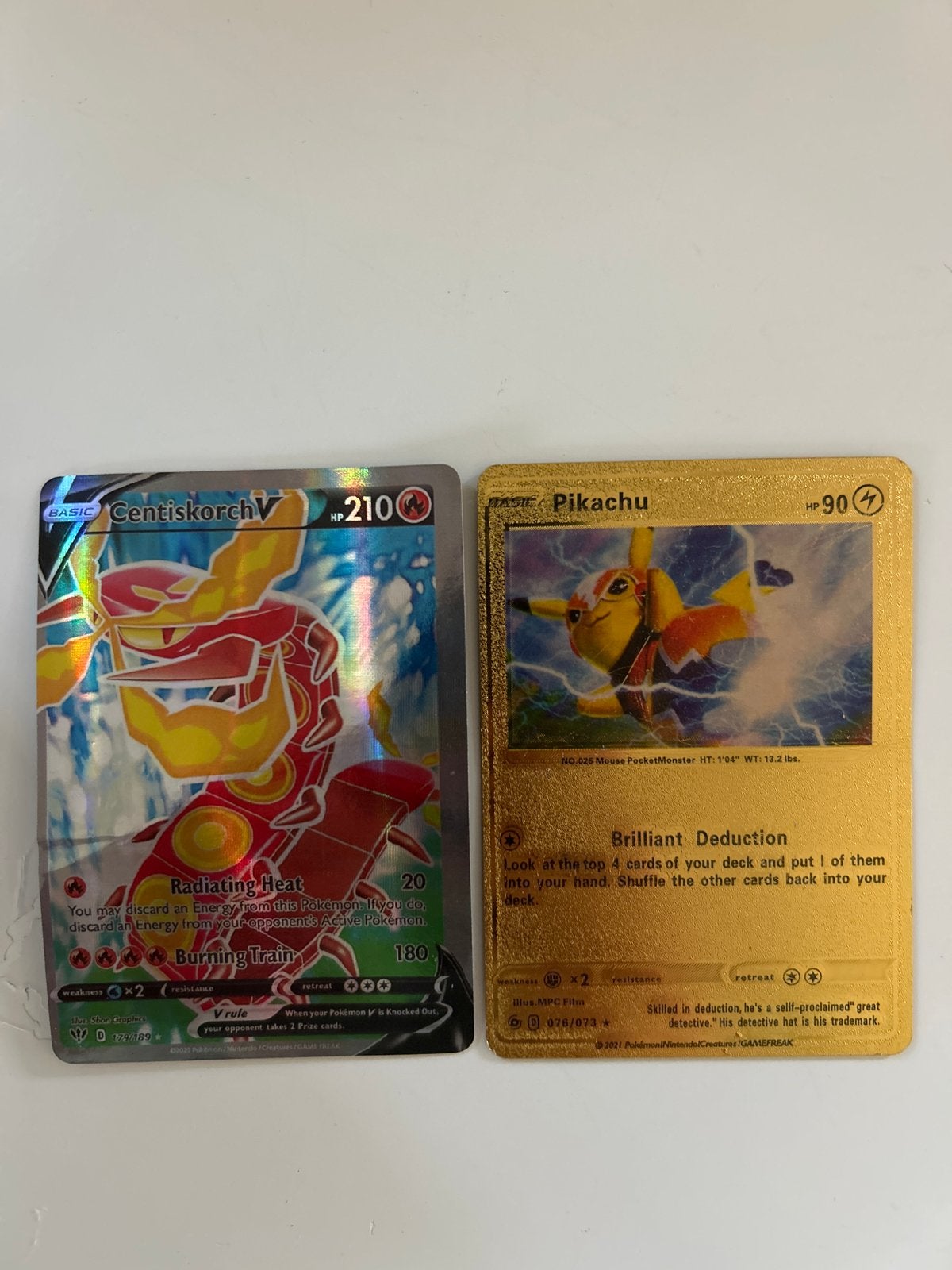 Pokémon kaarten: Centiskorch V en gouden Pikachu, Ophalen of Verzenden, Zo goed als nieuw, Meerdere kaarten