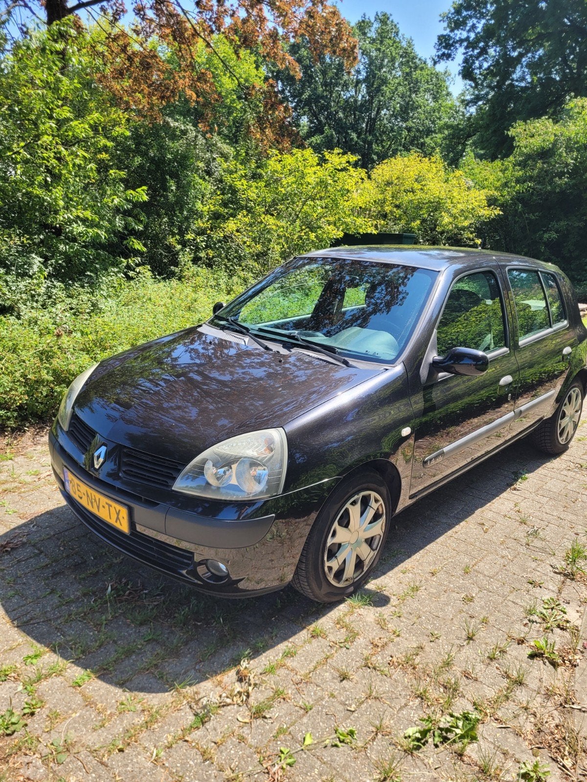 Renault Clio 1.4 16V 5-drs  Autbas 2004 AIRCO Nieuwe APK, Auto's, Renault, Voorwielaandrijving, 40 €/maand, 4 cilinders, Zwart