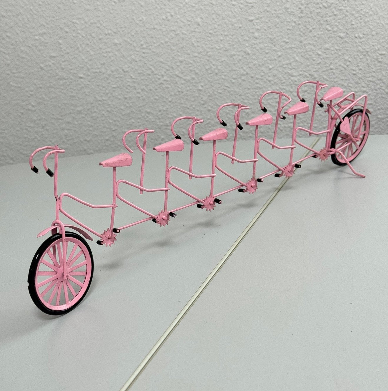 Zeldzaam Antiek 1960 Tandem roze 6-persoons Miniatuur fiets, Ophalen of Verzenden